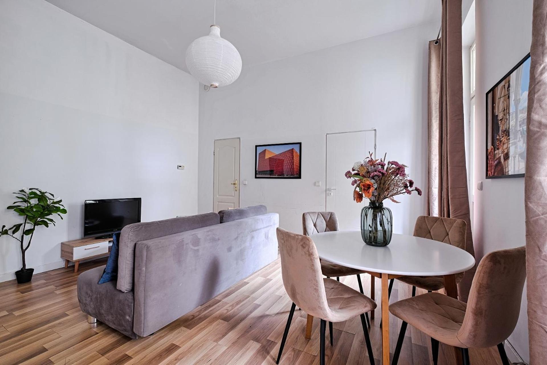 Golden Apartments&swm27 *